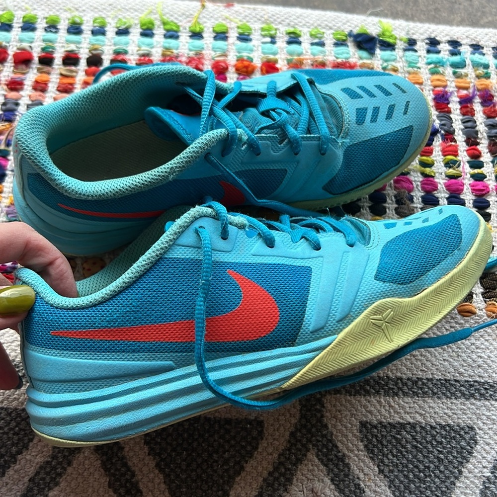Nike KB Mentality Kobe Bryant Clearwater Blue Bright Crimson Sz 7Y & 5.5Y Mamba